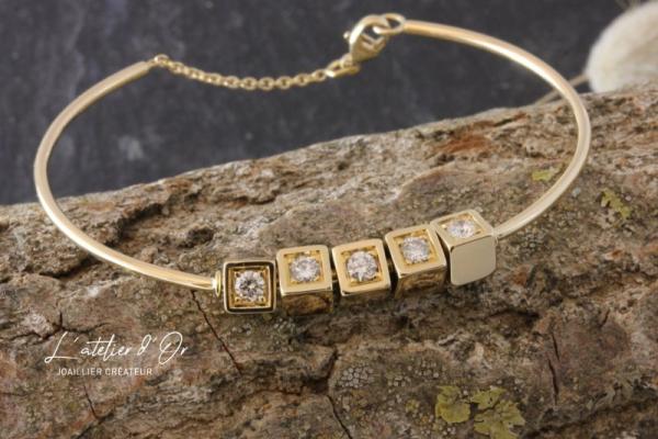 Bracelet jonc en or éthique 18 carats avec diamants sertis dans des cubes