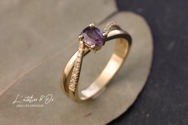 Bague de fiançailles originale saphir violet et diamants - L'Atelier d'Or Lyon