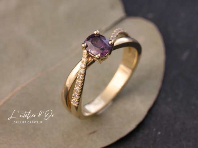 Bague de fiançailles originale saphir violet et diamants - L'Atelier d'Or Lyon